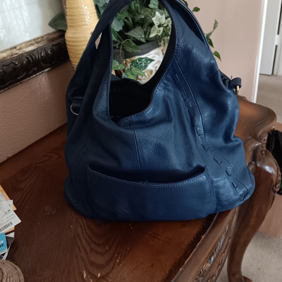 Handbags - Picture 3 of 13